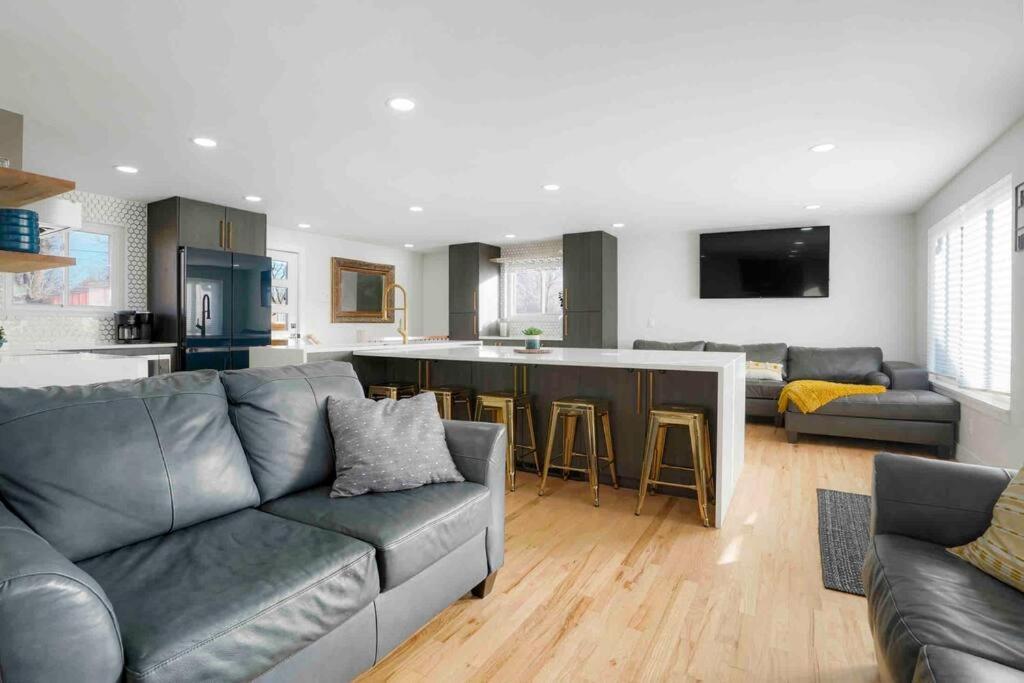 Villa Sleeps 16 - 15 Min/Downtown, 10 Min/Medical Center Aurora Exterior foto